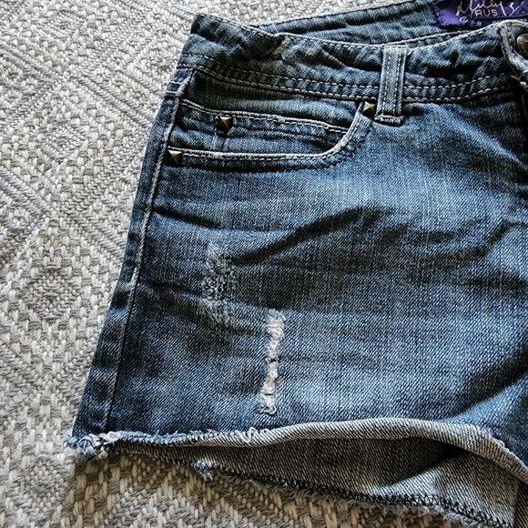 Miley Cyrus Max Azria Vintage Distressed Jean Cutoff Shorts Size 7 - Picture 4 of 10